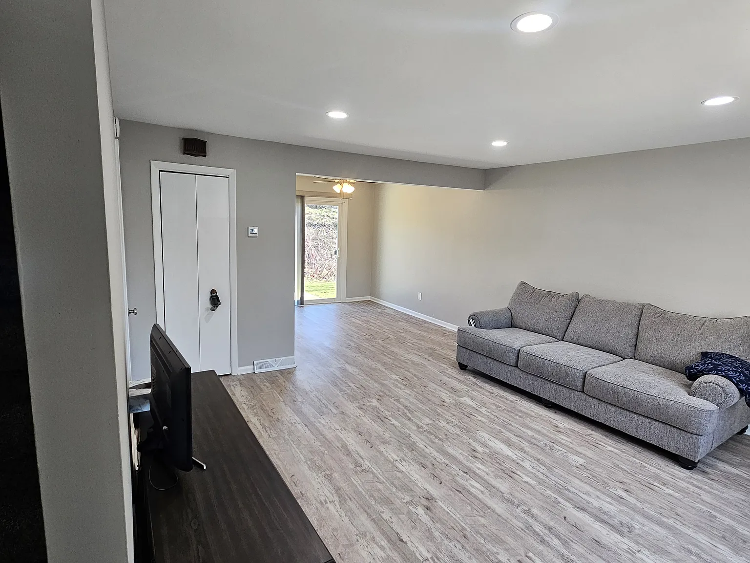 2 bed, 1000 sqft, $2,000 — Photo 1