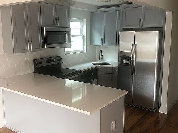 4th image of 333 Swinton Ave