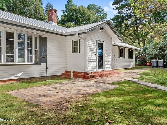 2nd image of 345 Balmoral Dr