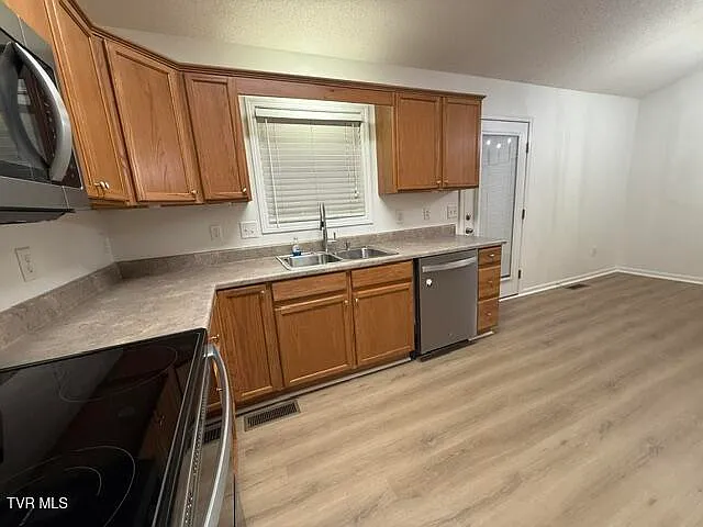 4 bed, 1794 sqft, $2,500 — Photo 4