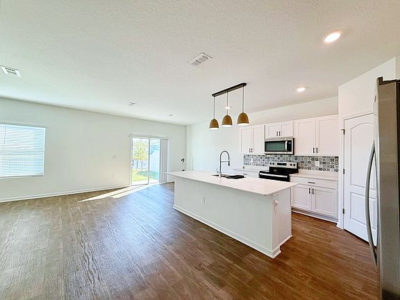 5th image of 2154 Willow Banks Lane Grn