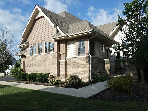2nd image of 536 N Sycamore Ln