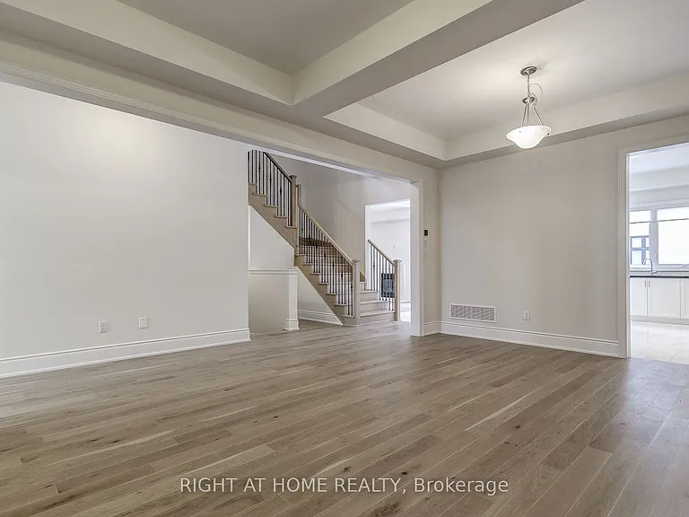 51 Lorrain Hand Cres — Photo 8