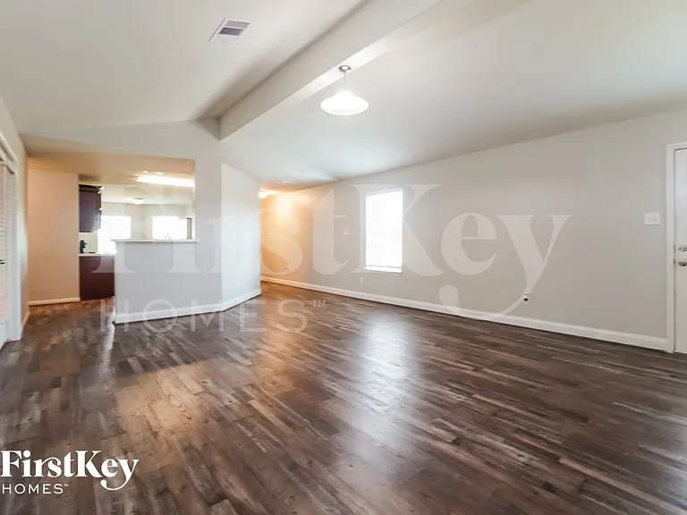 1001 Walnut Ln — Photo 3