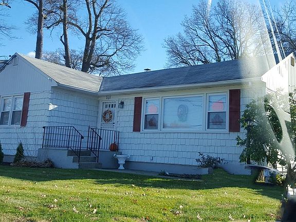 2nd image of 208 Boundary Ave