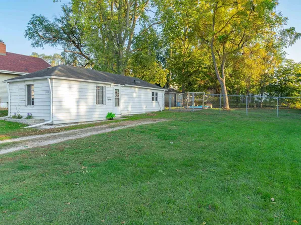 1308 Hamilton St, Pekin, IL 61554