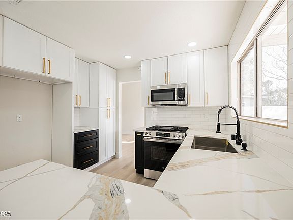 2nd image of 4669 Winfield Dr