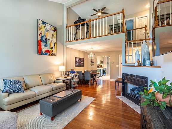 4th image of 228 Country View Dr