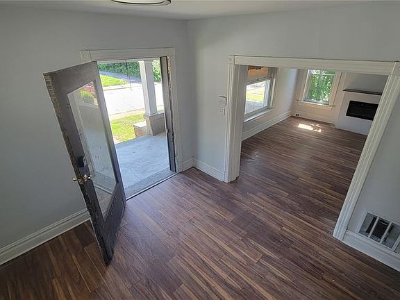 3rd image of 1215 Oakley Pl