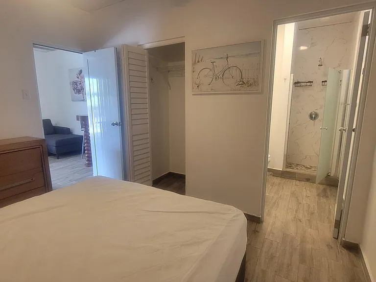 405 Hacienda La Salle #11 — Photo 4