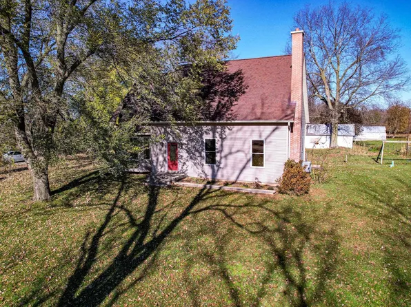 9282 E Hemstock Rd, Rochelle, IL 61068