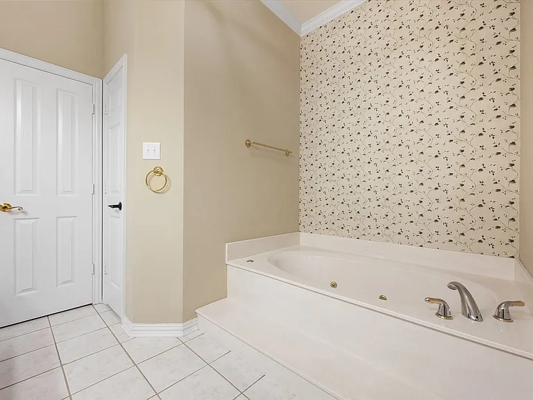 1106 Brook Arbor Dr — Photo 16