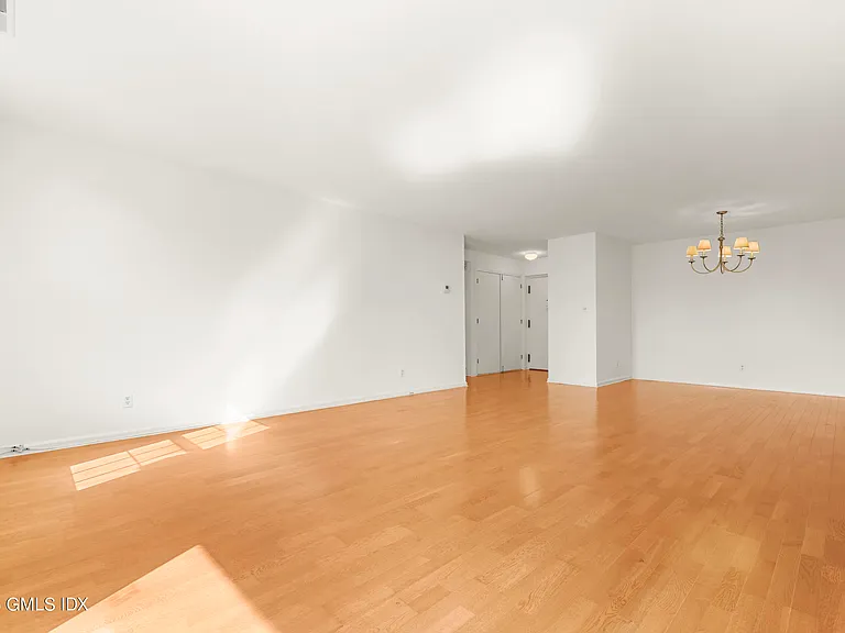 140 Field Point Rd #26 — Photo 4