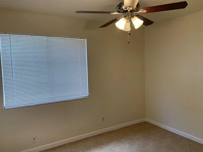 10447 Doc Holliday Trl #B — Photo 16