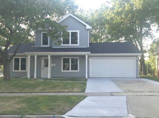 306 Hillside Dr, Streamwood, IL 60107