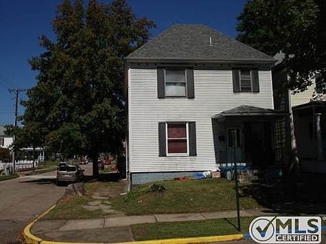 2nd image of 1100 6th St