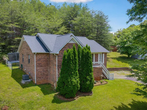 2636 Pine Valley Rd, Cookeville, TN 38506