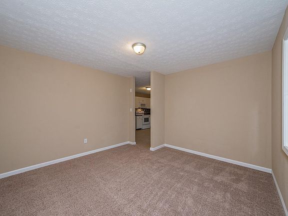 2nd image of 1024 Stratford Pl