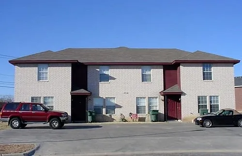 1710B Spring Rose Cir Photo 1