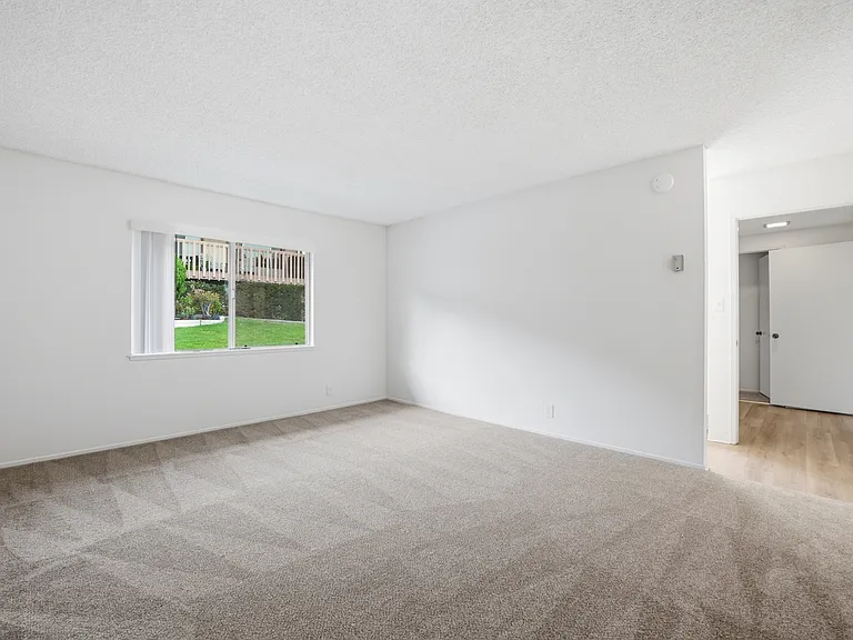 1022 San Marino Dr — Photo 13