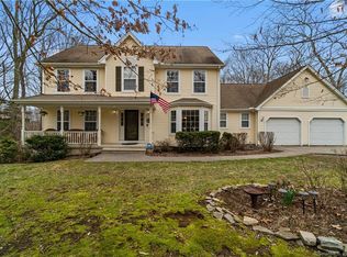 33 Saw Mill Dr, Ledyard, CT 06339