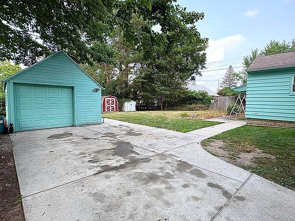 3rd image of 7556 Church St