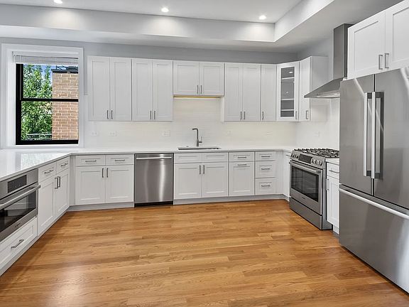 4th image of 1349 N Noble St #3