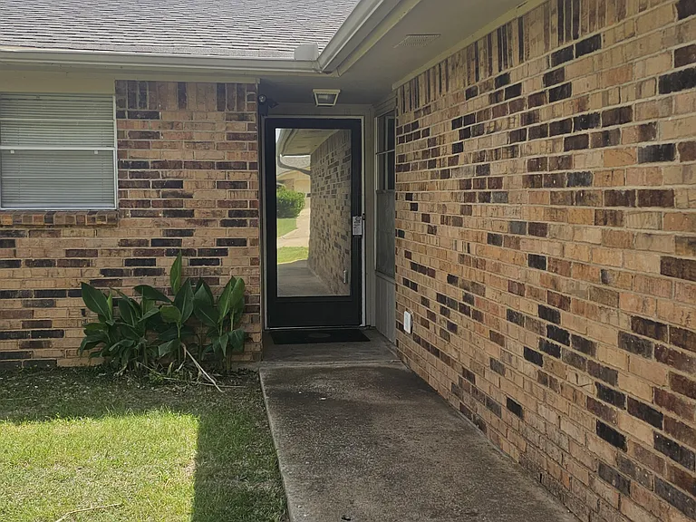 6110 SW Park Pl — Photo 2