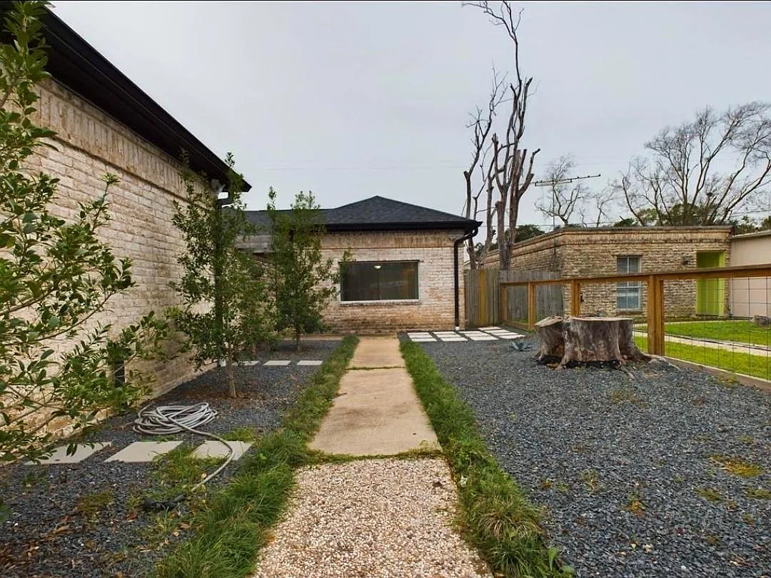 2 bed, 2.0 bath, 1382 sqft, $1,850 — Photo 3