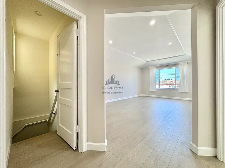 2114 35th Ave — Photo 26