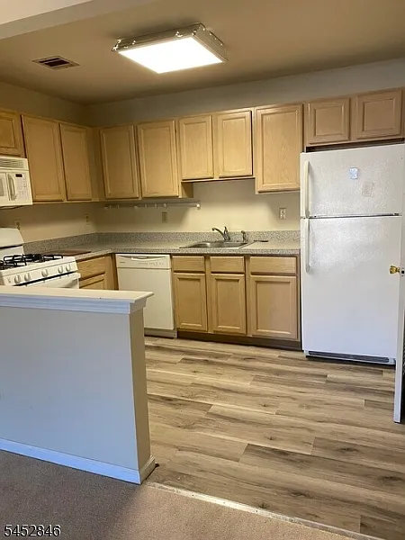 2 bed, 2.0 bath, 1661 sqft, $3,100 — Photo 3