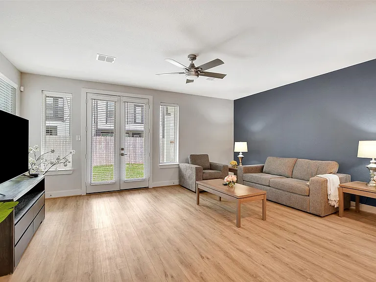 119 E 43rd St #B — Photo 12