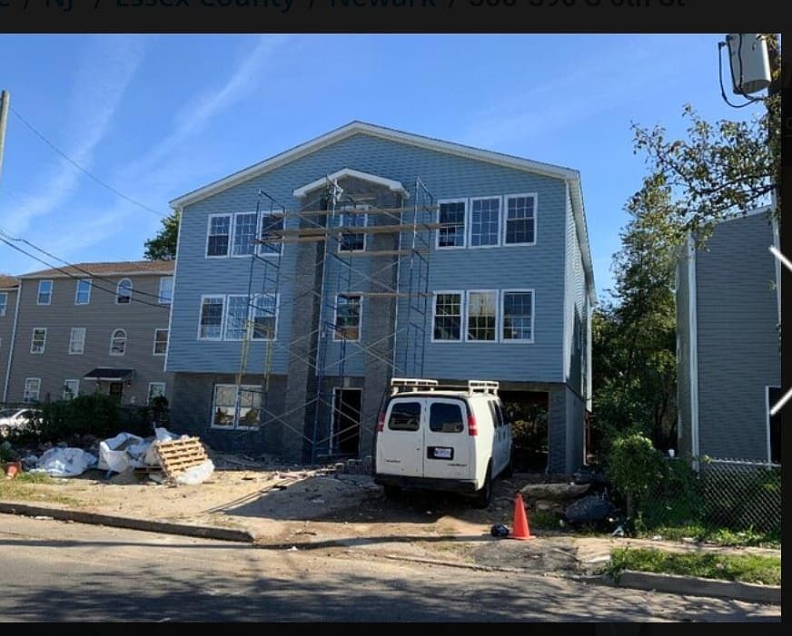 2nd image of 388-390 S 6th St #2