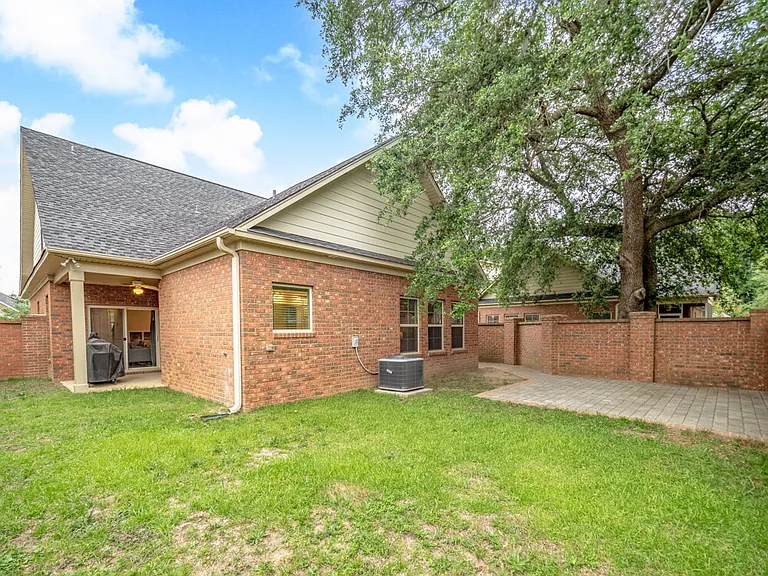 3057 Girard Dr — Photo 6