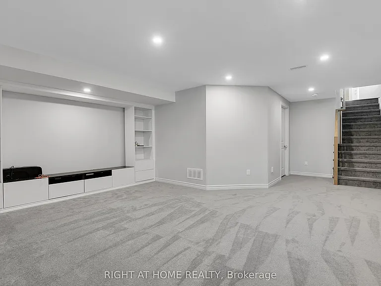 45 Mandevilla Cres — Photo 28