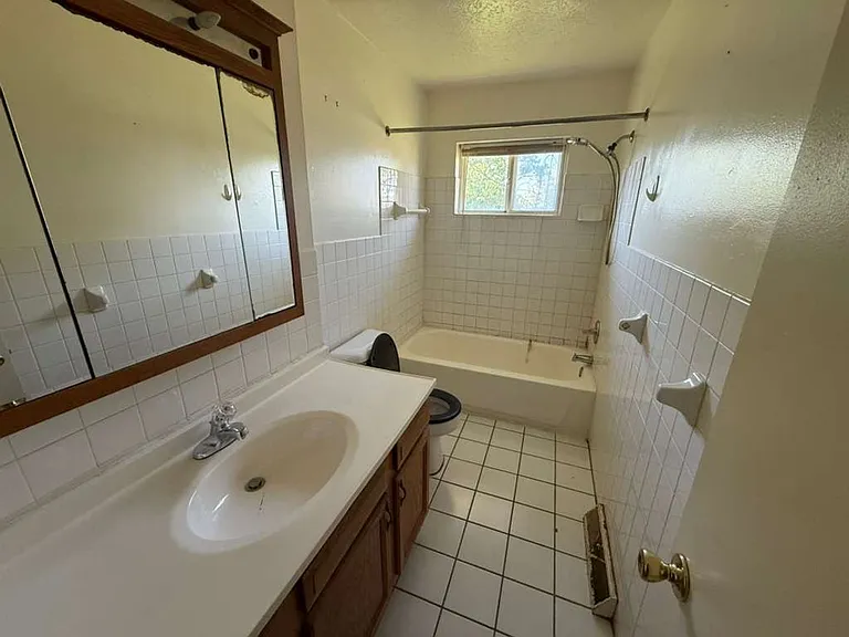 4889 Banbury Ct — Photo 4