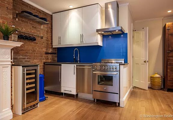 4th image of 729 Greenwich St #J23