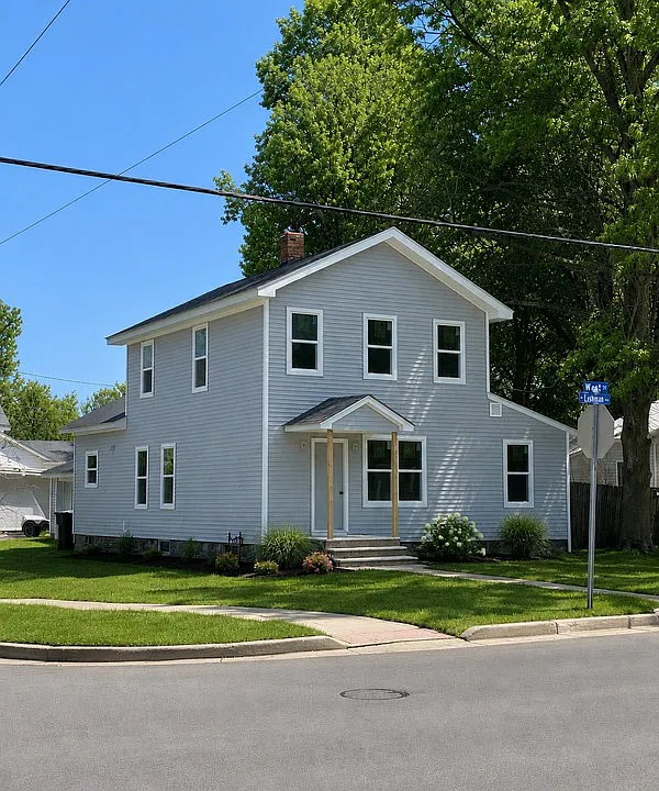 121 W Cushman St