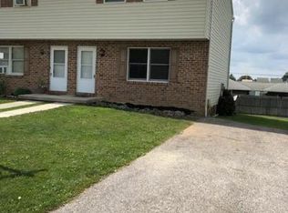 607 Cricket Ln, McSherrystown, PA 17344