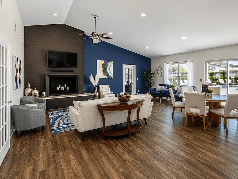 Skyridge Club Apartments — Photo 18