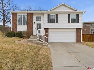 8330 Olivia Dr, Lincoln, NE 68512