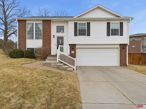 8330 Olivia Dr, Lincoln, NE 68512