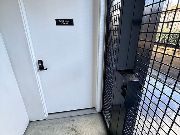 3rd image of 1360C 41st Ave