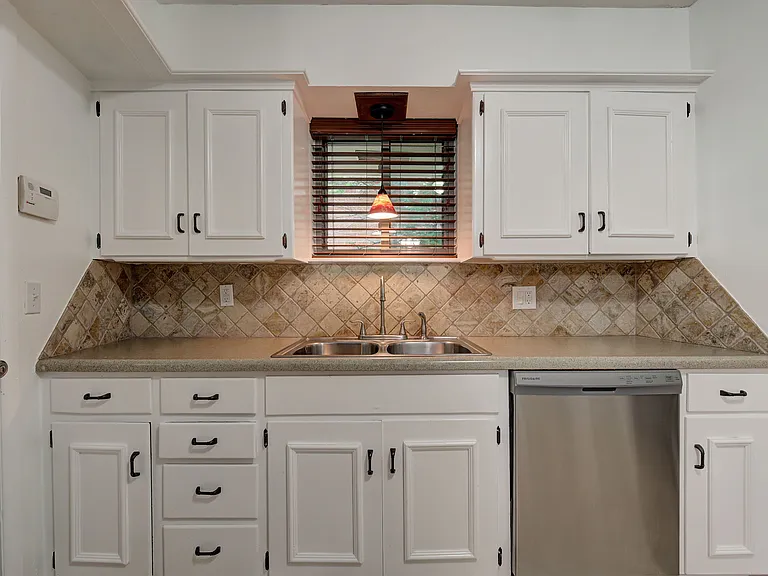 4618 N Harvey Pkwy — Photo 9