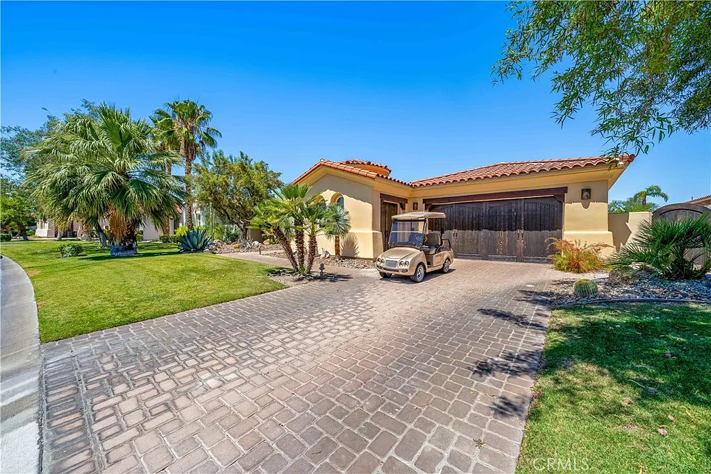 4 bed, 4.5 bath, 3598 sqft, $12,975 — Photo 3