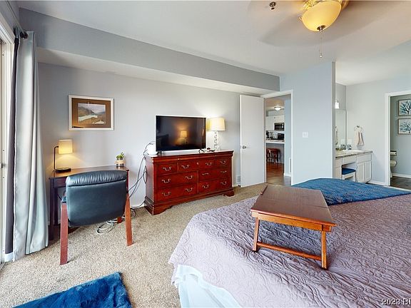 3rd image of 4897 Bridgepointe Dr Unit 131
