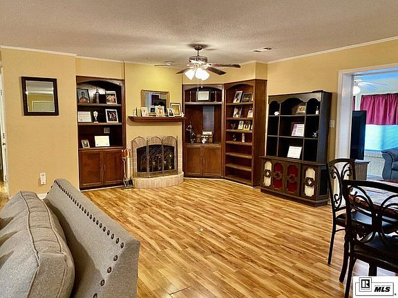 3rd image of 24 Oakwood Dr