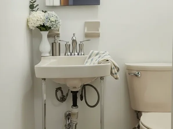 7937 Seaview Avenue image 4 of 5