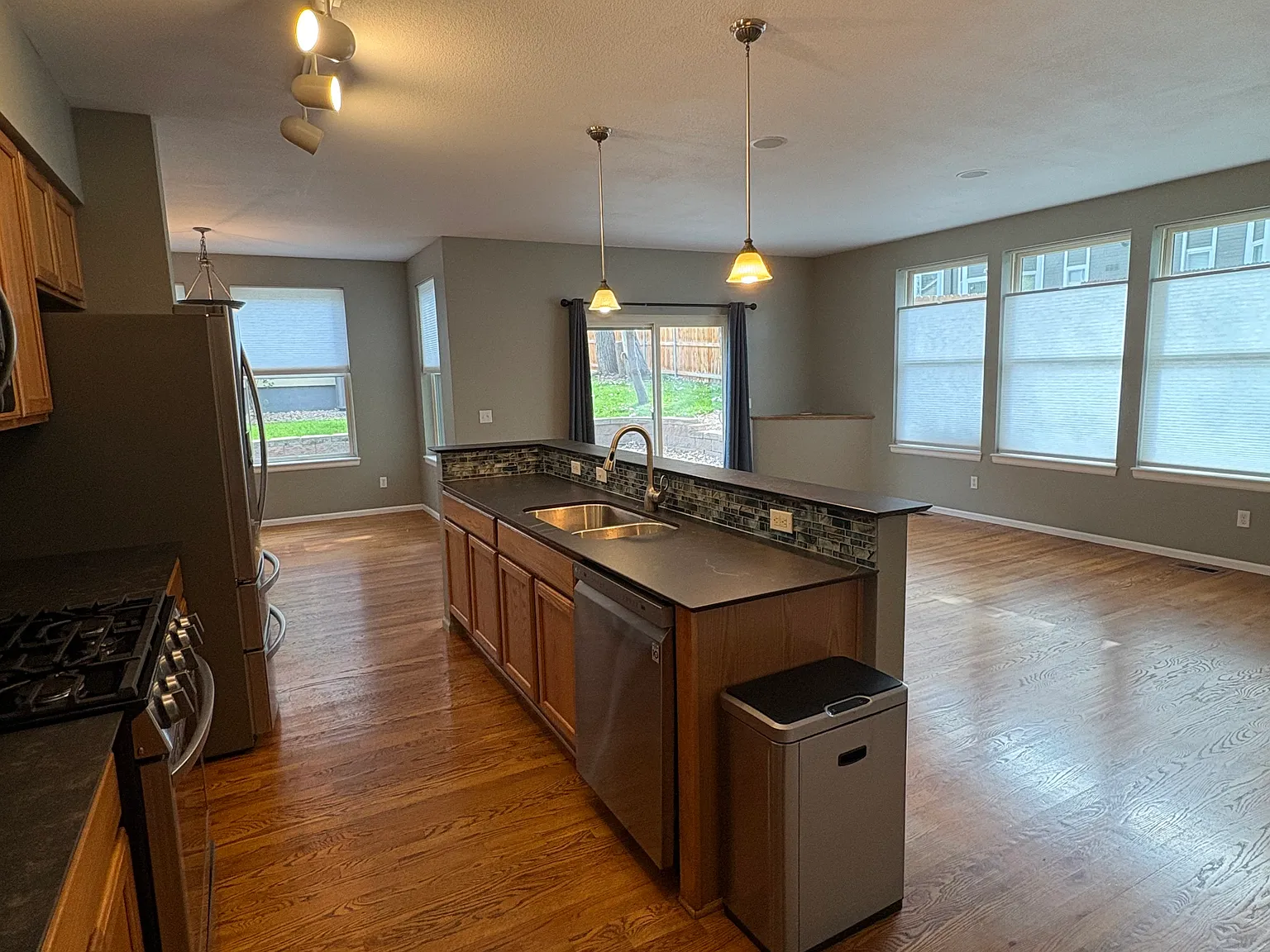 2 bed, 2074 sqft, $2,900 — Photo 3