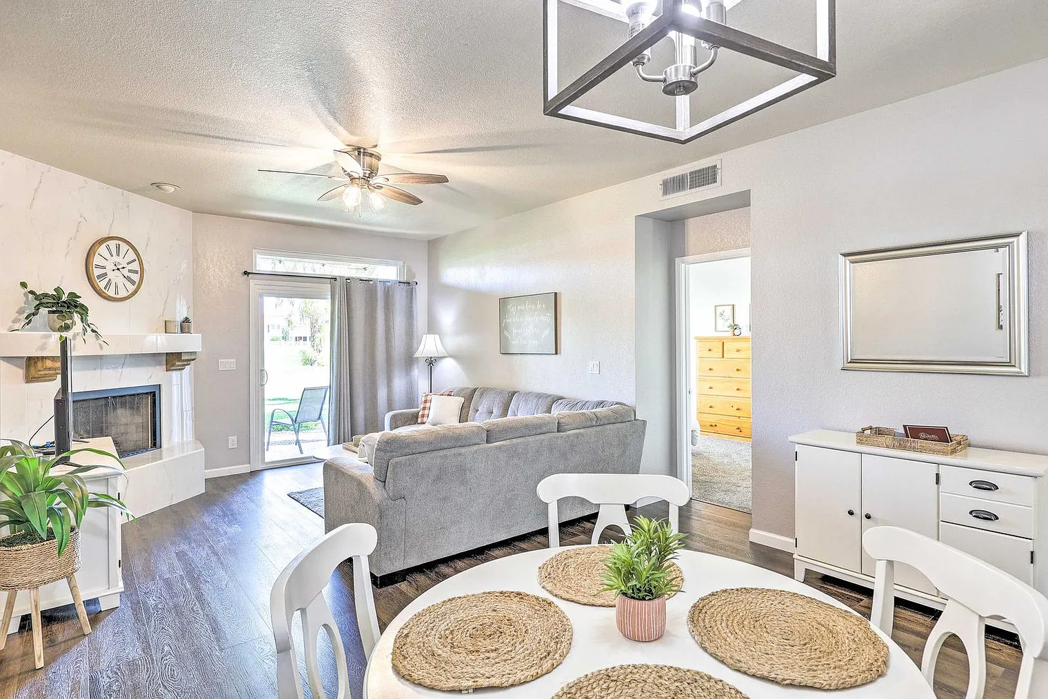 2 bed, 2.0 bath, 1065 sqft, $2,806 — Photo 3